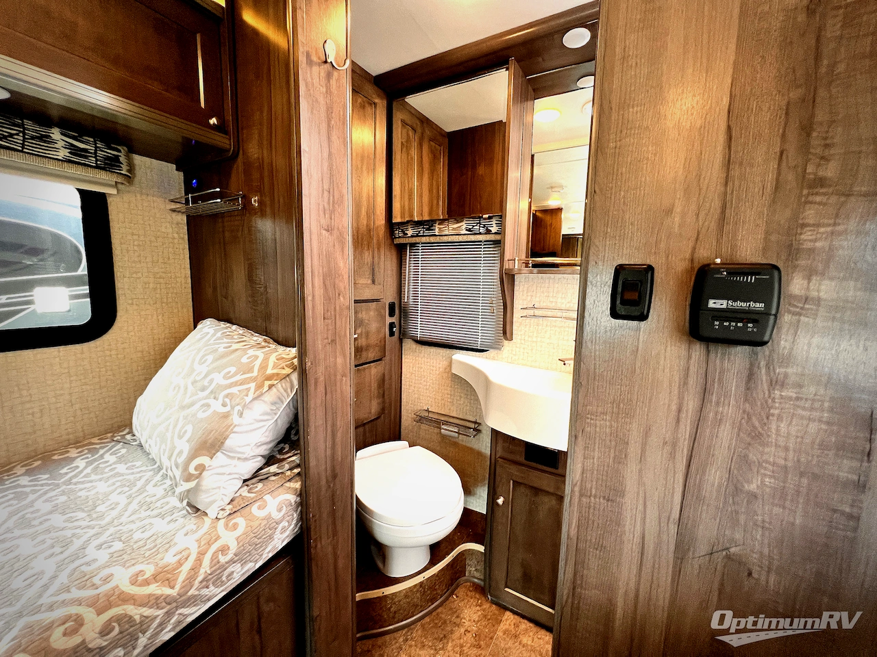 2017 Winnebago Fuse 23A Photo 20