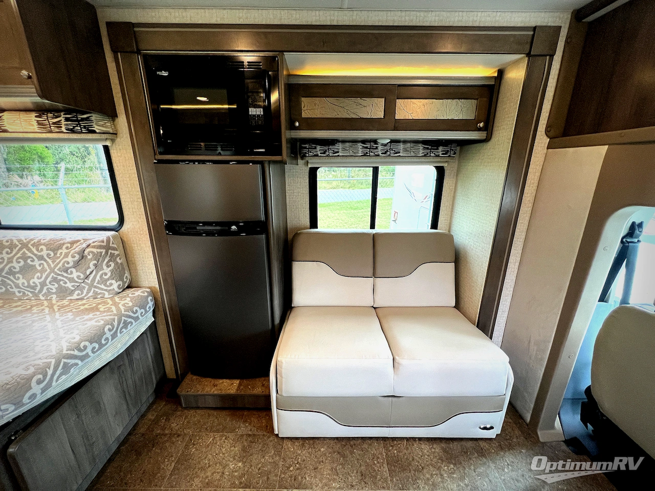 2017 Winnebago Fuse 23A Photo 10