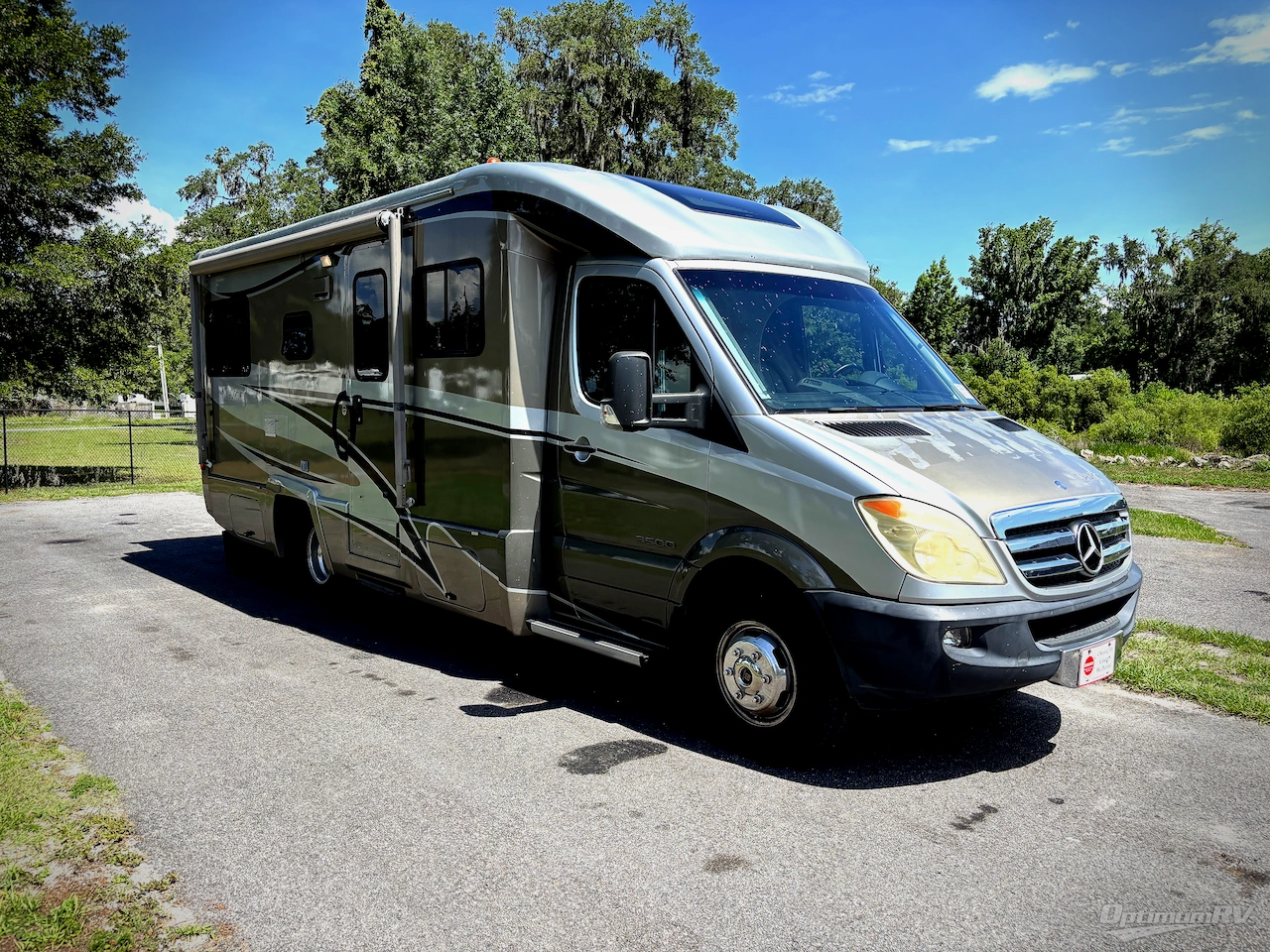 2009 Itasca Navion IQ 24DL Photo 1