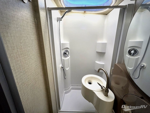 2017 Itasca Navion 24G RV Photo 4