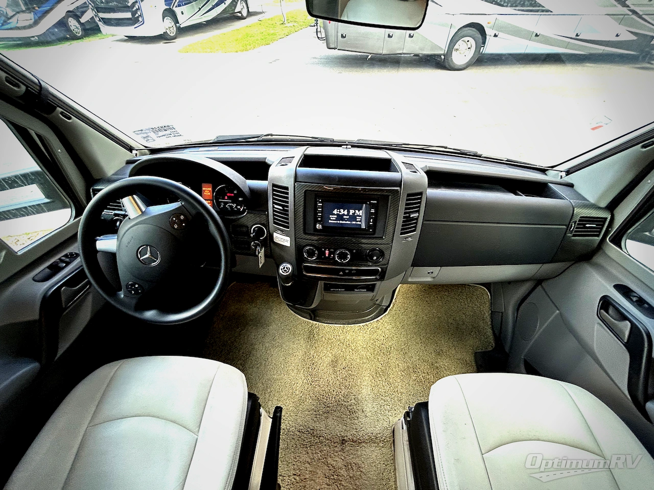 2017 Itasca Navion 24G Photo 8