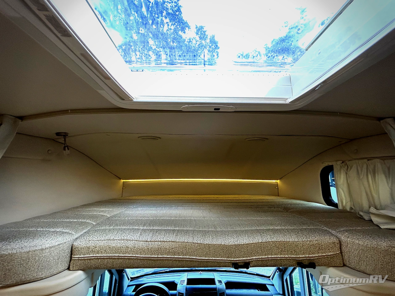 2017 Itasca Navion 24G Photo 11