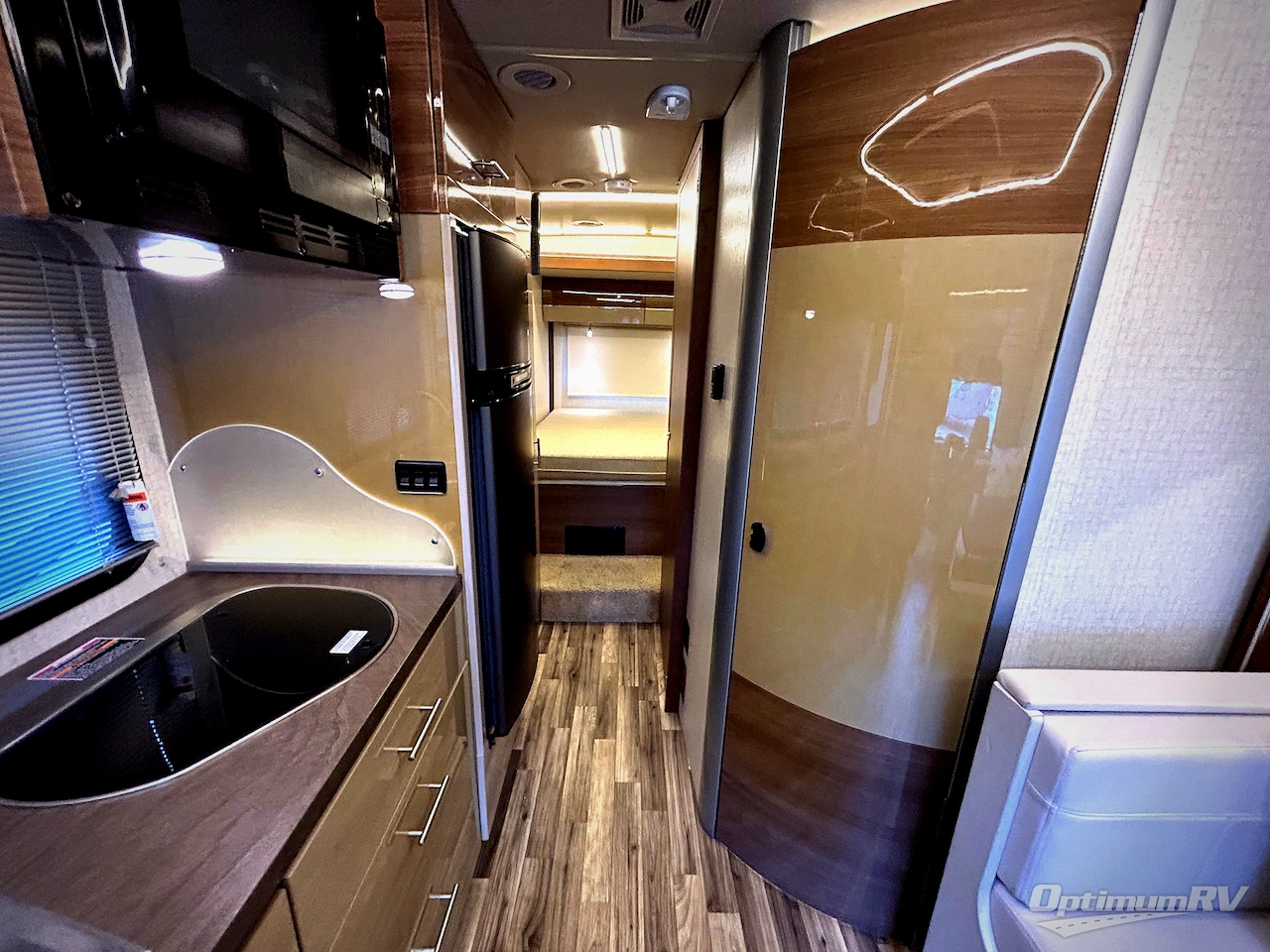 2017 Itasca Navion 24G Photo 14