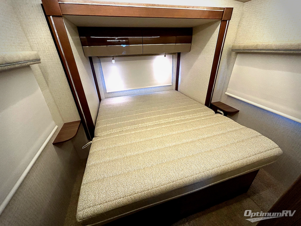 2017 Itasca Navion 24G Photo 17