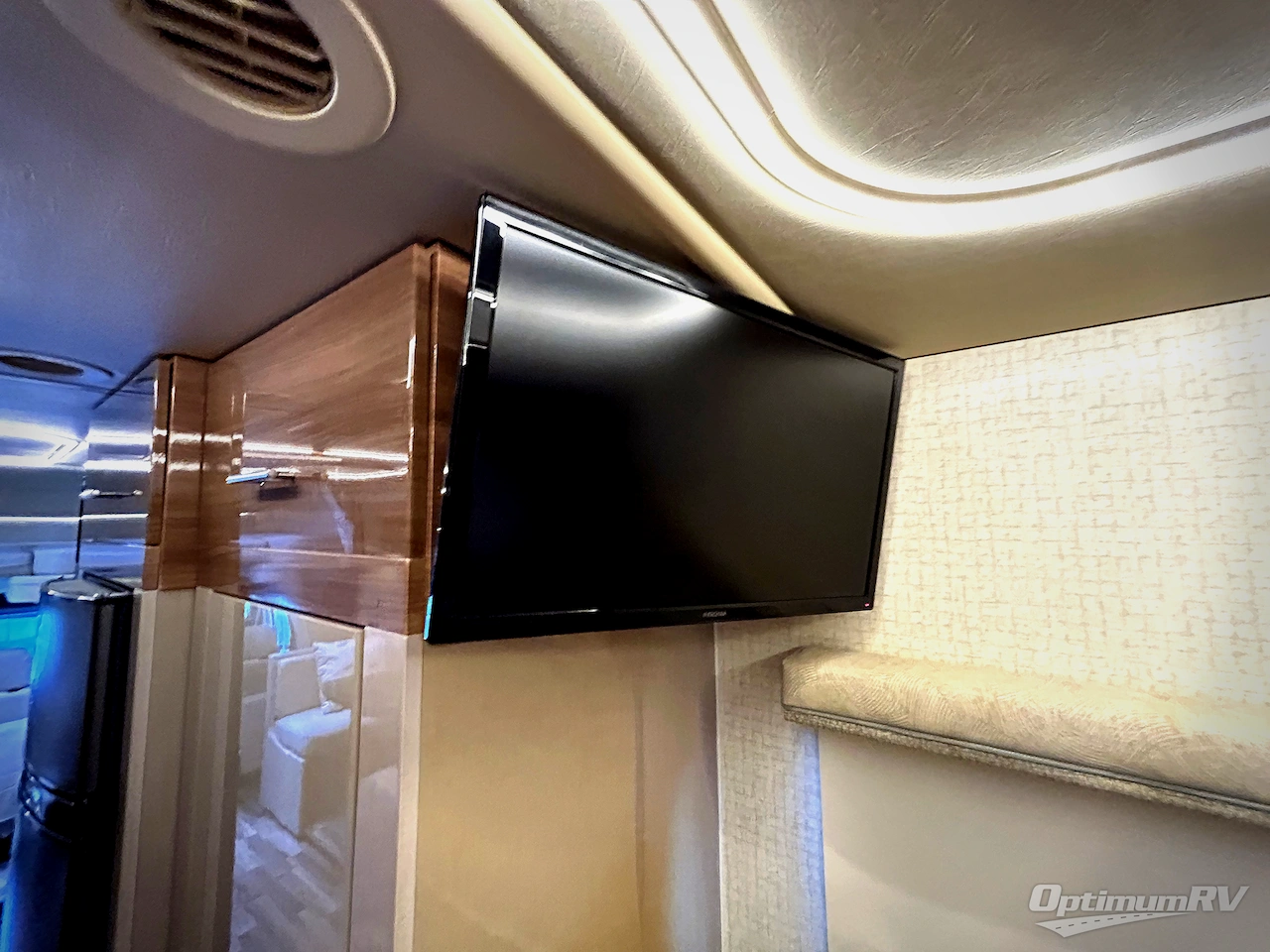 2017 Itasca Navion 24G Photo 18