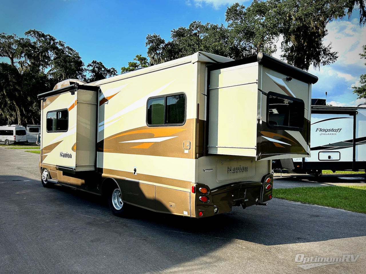 2017 Itasca Navion 24G Photo 3