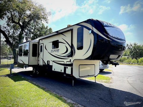 Used 2016 Keystone alpine 3730 Featured Photo