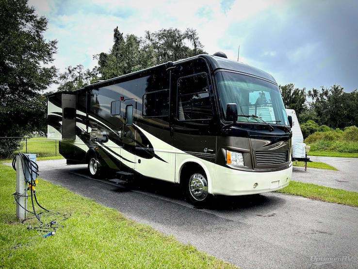 2012 Thor Challenger 32VS RV Photo 1
