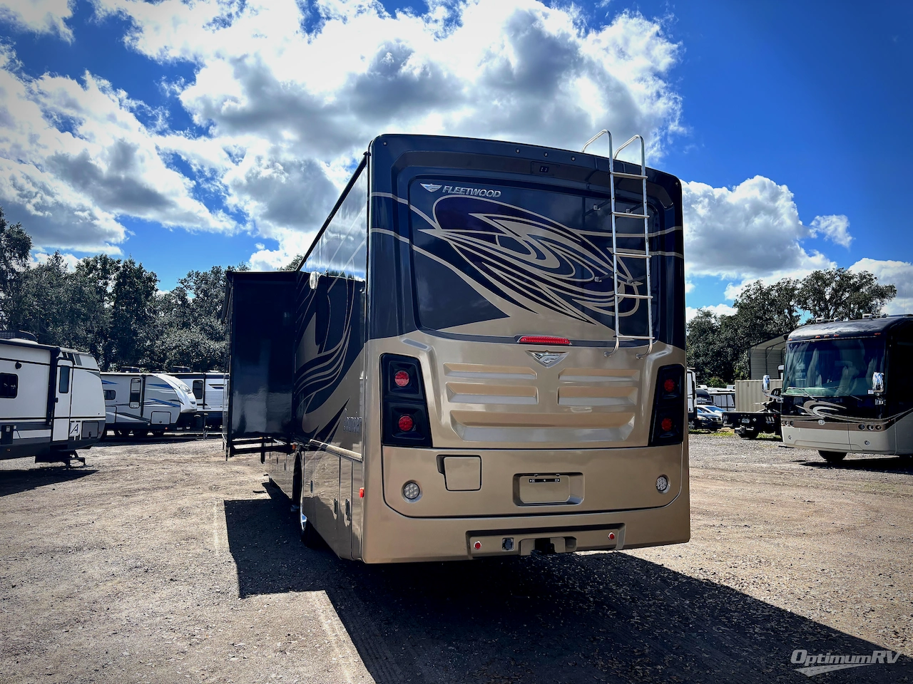 2018 Fleetwood Bounder 34S Photo 3