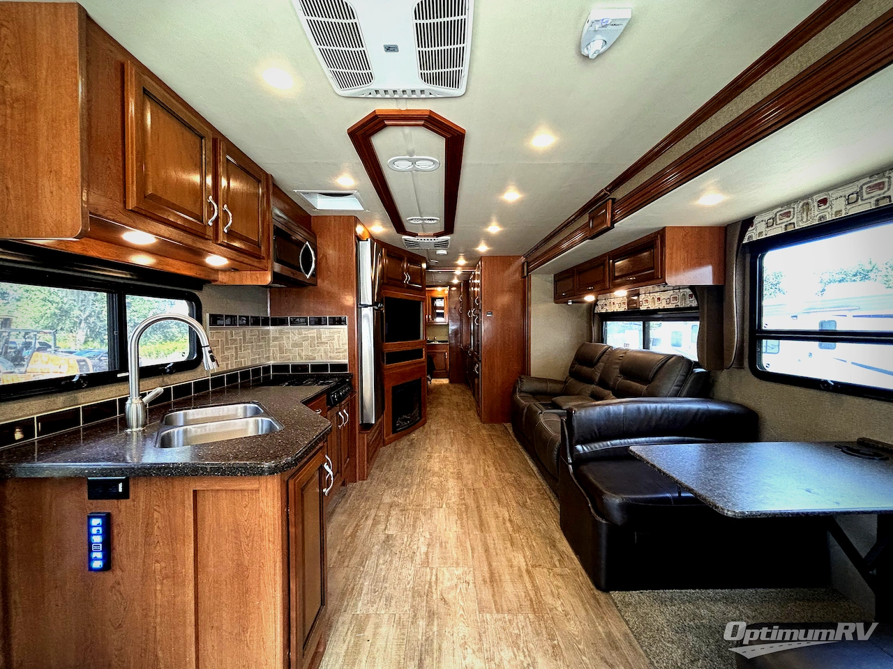 2018 Fleetwood Bounder 34S Photo 4