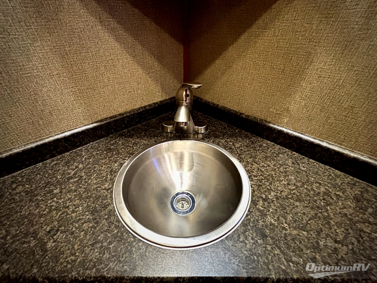 2018 Fleetwood Bounder 34S Photo 14