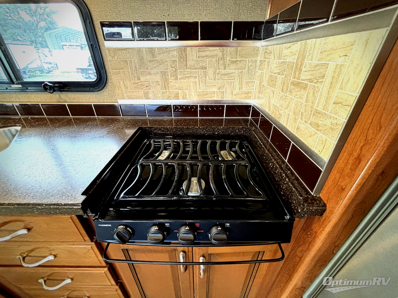 2018 Fleetwood Bounder 34S Photo 17