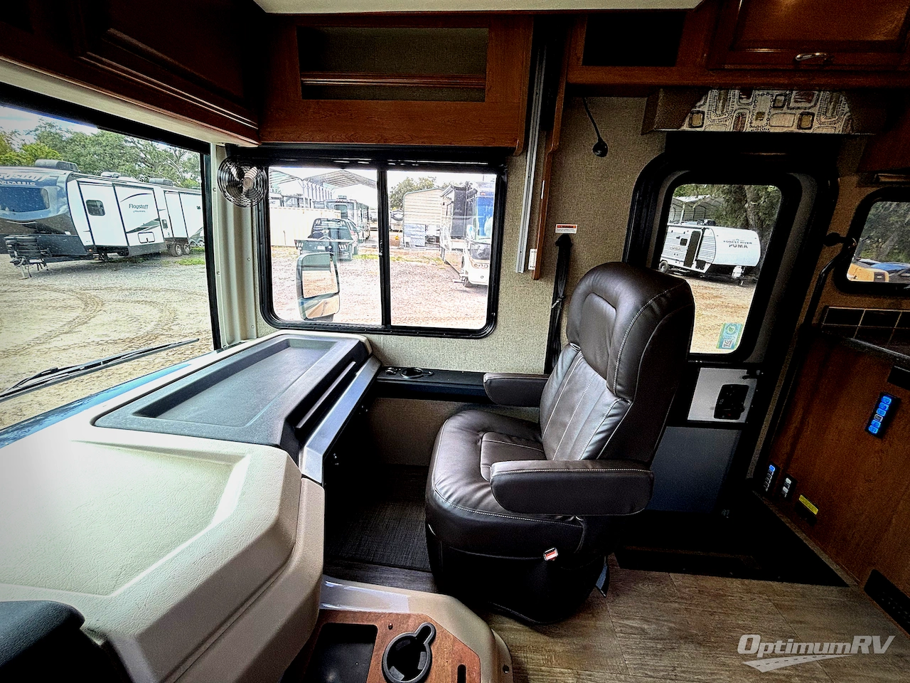 2018 Fleetwood Bounder 34S Photo 19