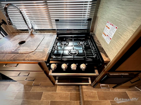 2022 Thor Chateau 22B RV Photo 3