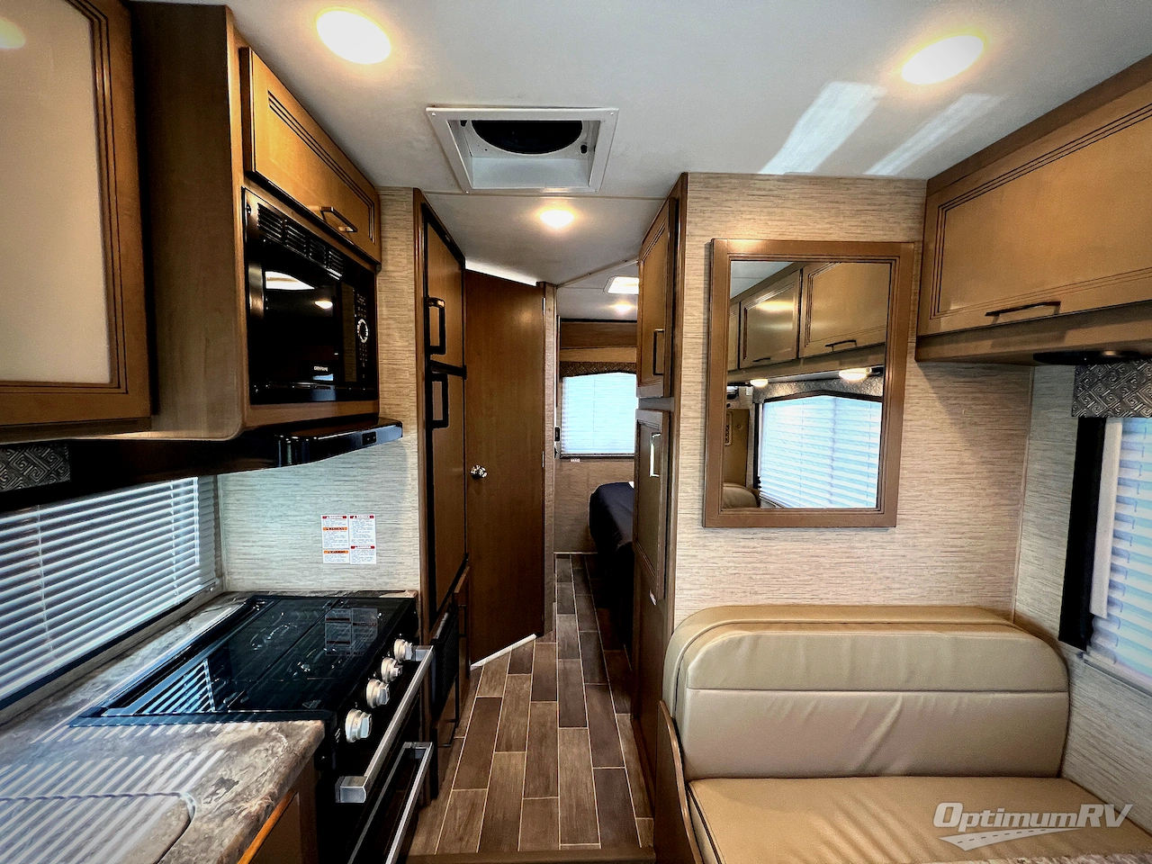 2022 Thor Chateau 22B Photo 5