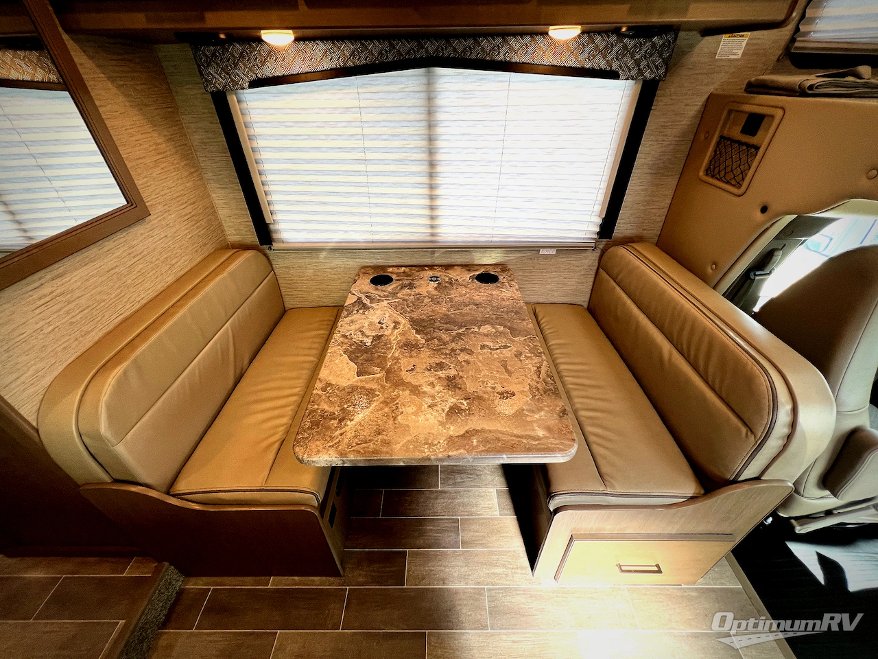 2022 Thor Chateau 22B Photo 10