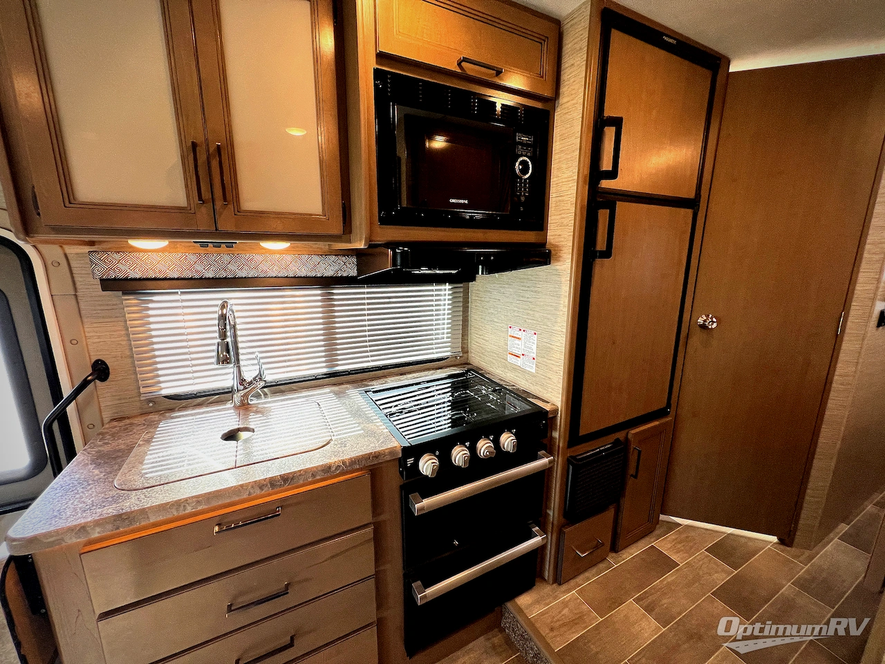 2022 Thor Chateau 22B Photo 11