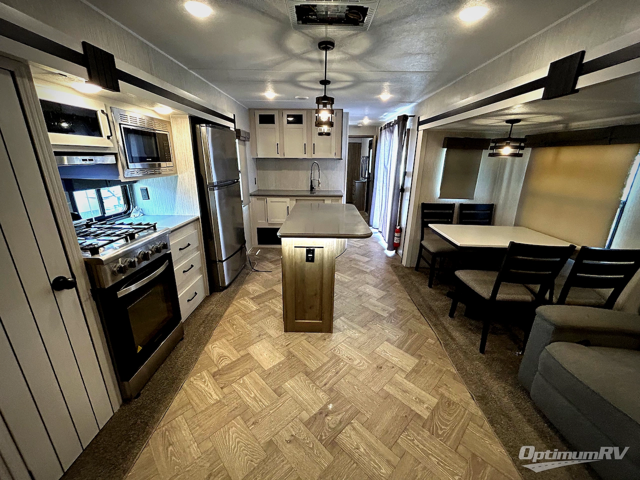 2023 Palomino Puma Destination 38RLQ Photo 5