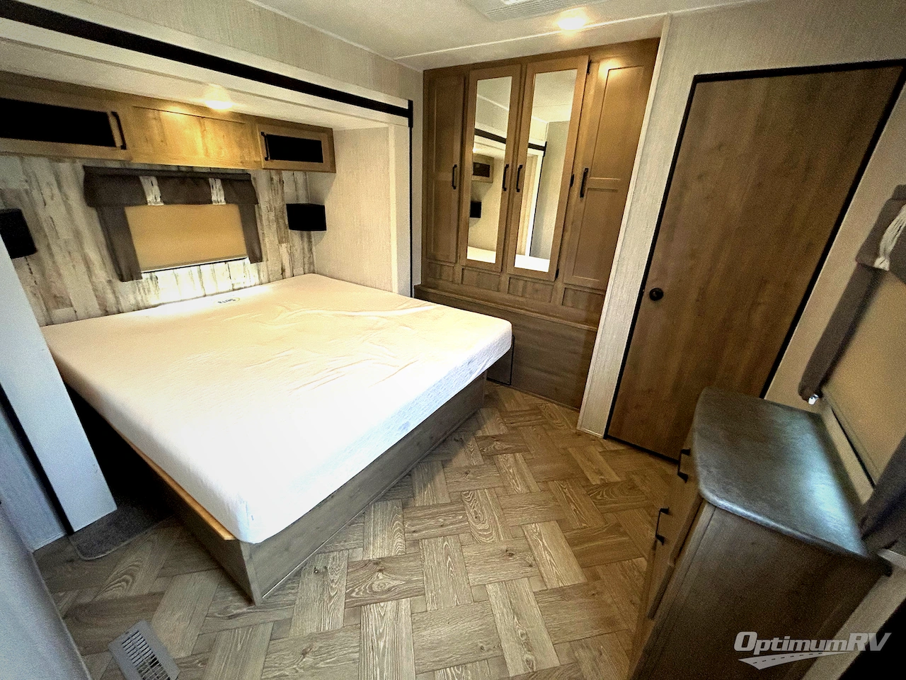 2023 Palomino Puma Destination 38RLQ Photo 8
