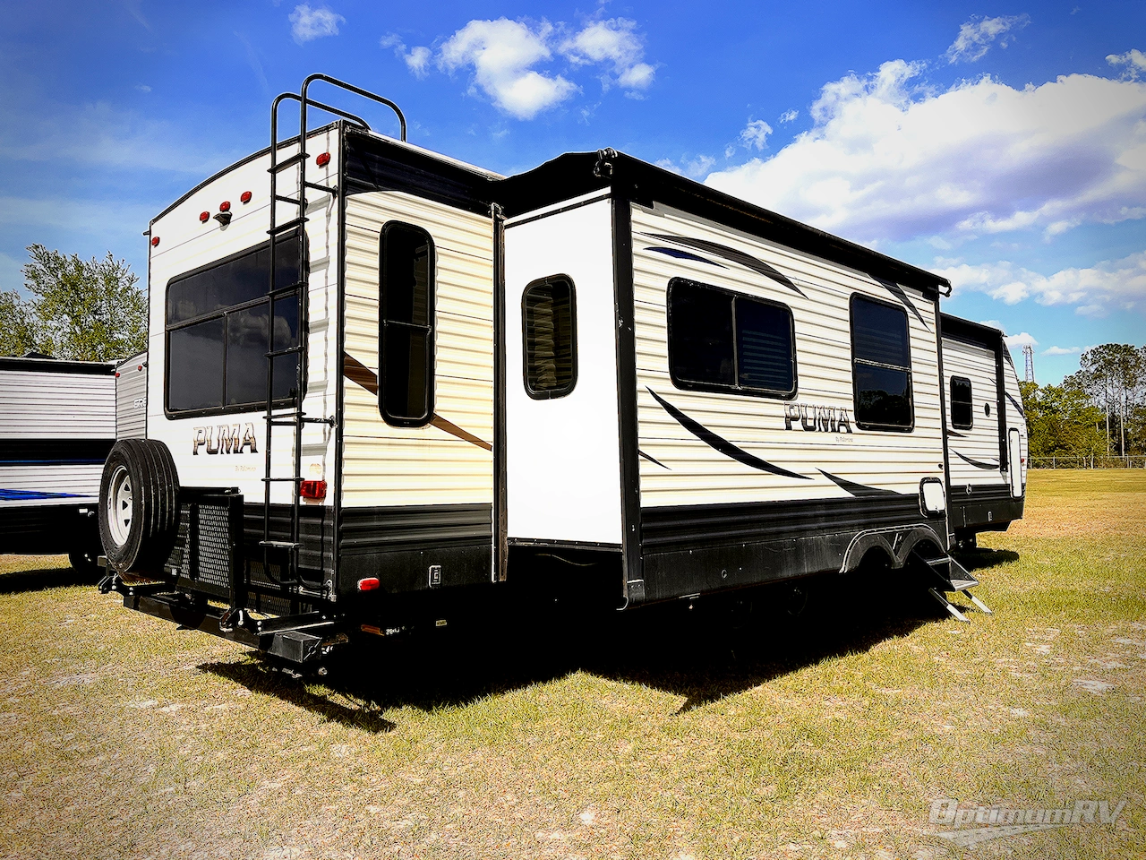 2019 Palomino Puma 31RLQS Photo 2