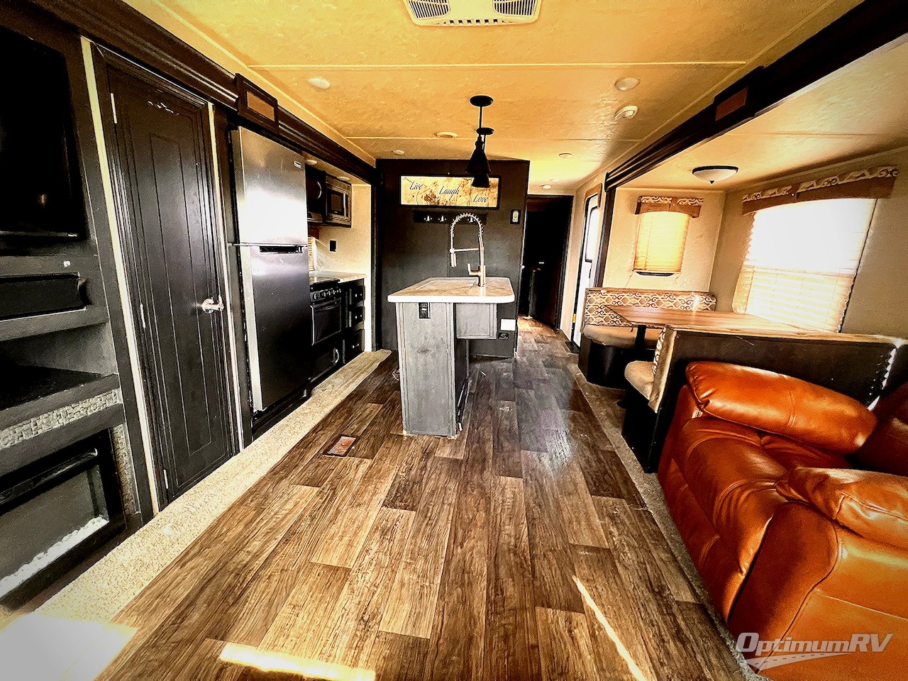 2019 Palomino Puma 31RLQS Photo 5