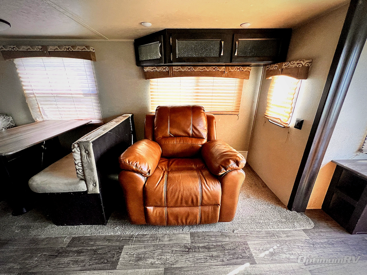 2019 Palomino Puma 31RLQS Photo 8