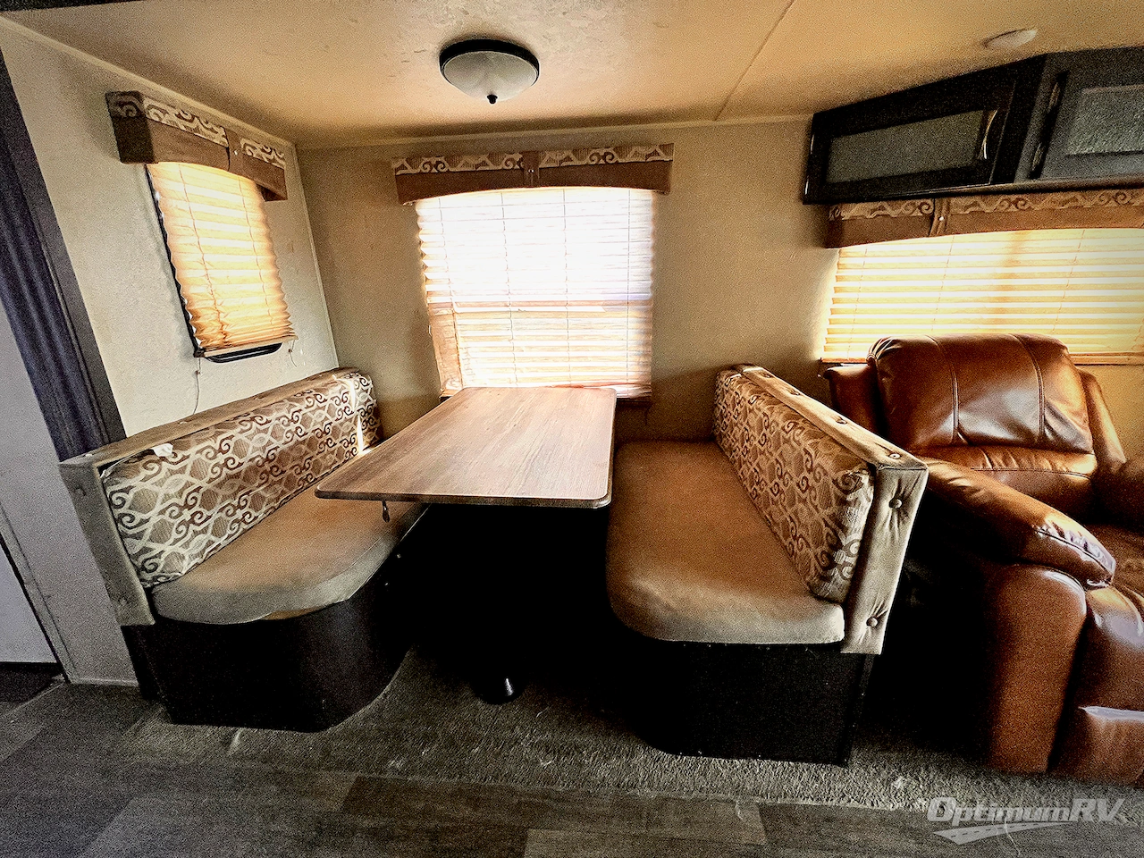 2019 Palomino Puma 31RLQS Photo 9