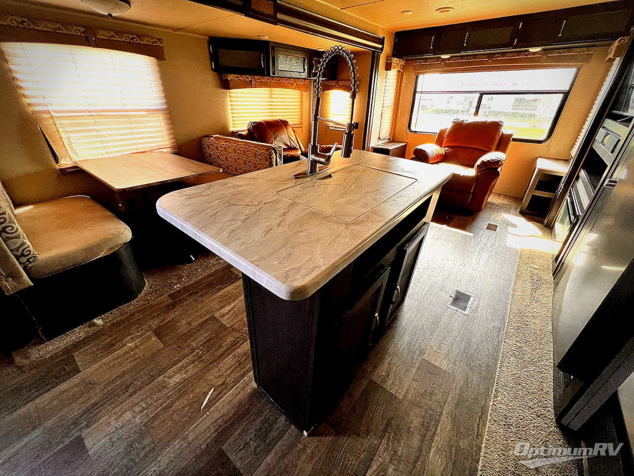 2019 Palomino Puma 31RLQS Photo 11