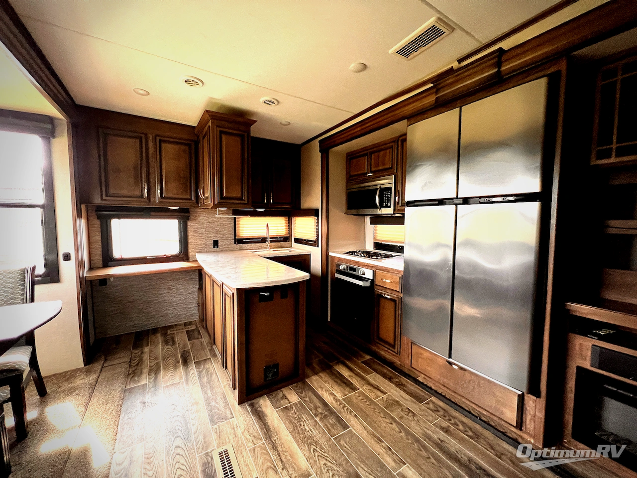 2019 KZ Durango Gold G353RKT Photo 8