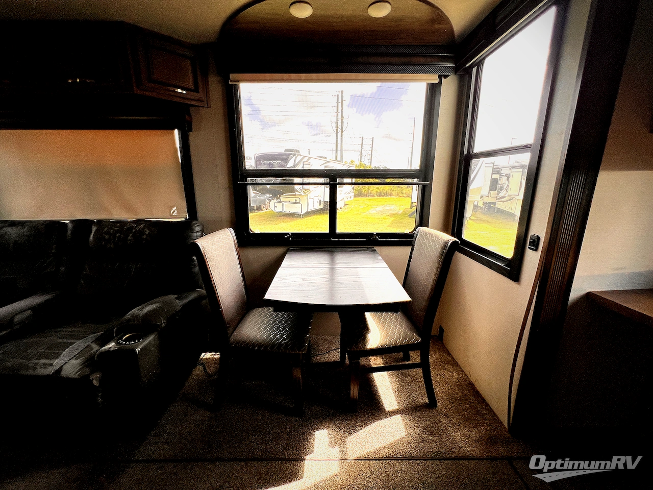 2019 KZ Durango Gold G353RKT Photo 9