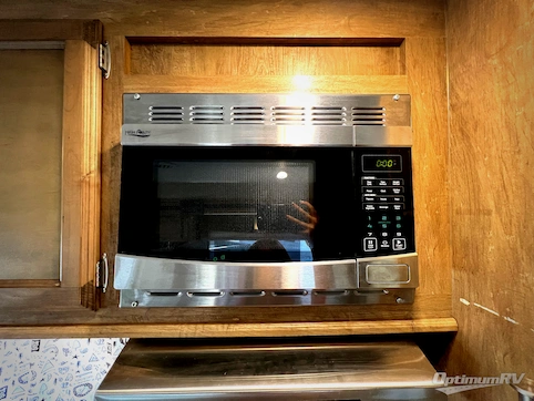 2017 Gulf Stream Conquest 3616 RV Photo 3