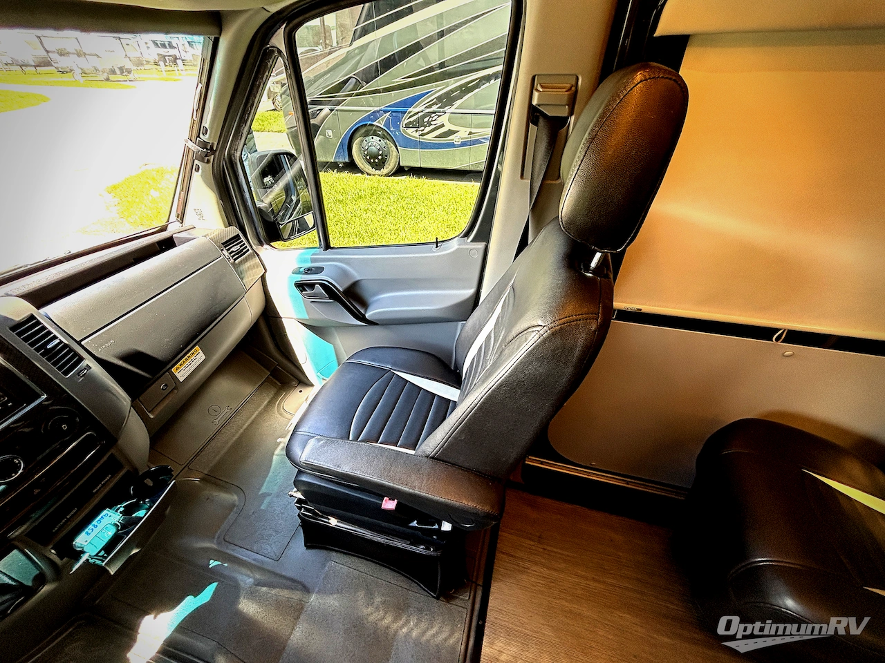 2016 Winnebago Era 70X Photo 9