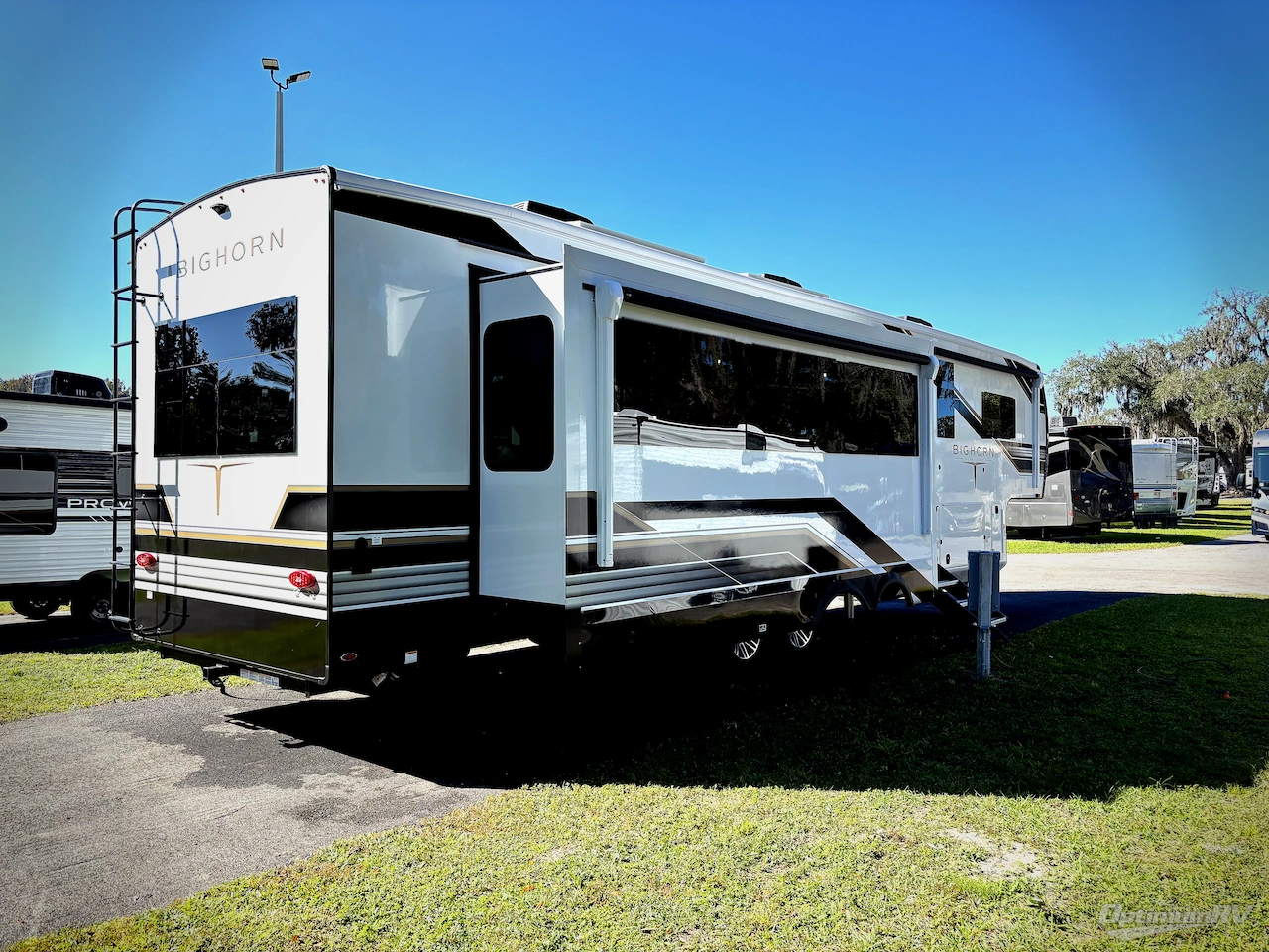 2026 Heartland Bighorn 38RE Photo 2