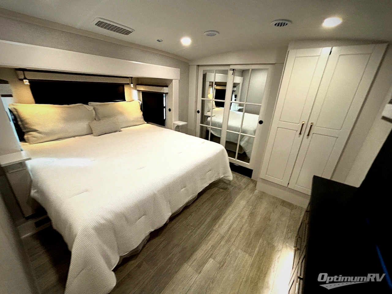 2026 Heartland Bighorn 38RE Photo 8