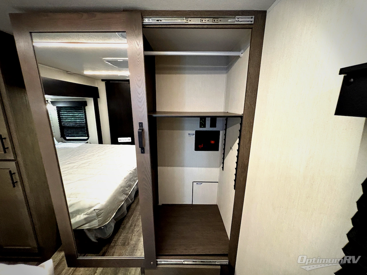 2025 Forest River Cherokee Arctic Wolf Suite 3750SUITE Photo 10