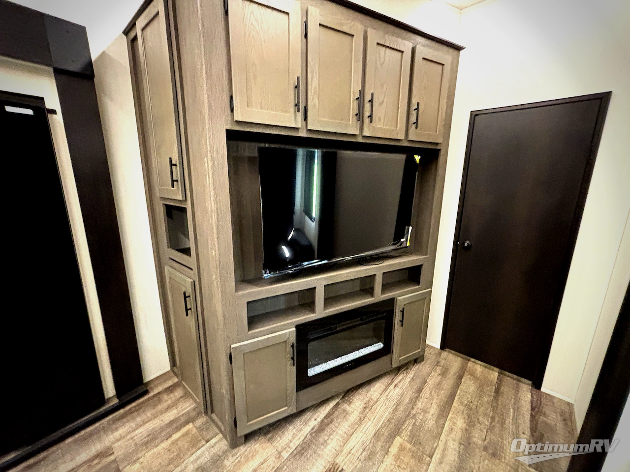 2025 Forest River Cherokee Arctic Wolf Suite 3750SUITE Photo 19