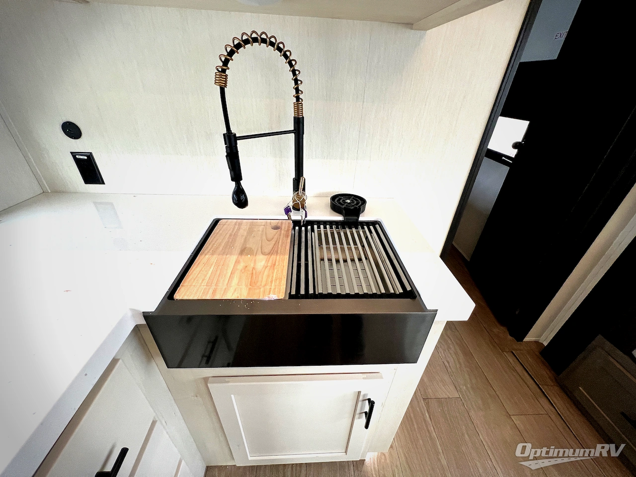 2026 Forest River Cherokee Arctic Wolf 287BH Photo 10