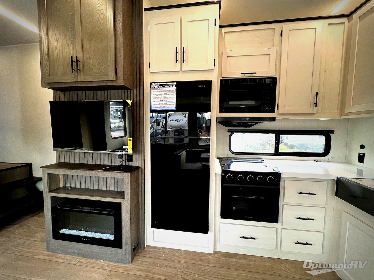 2026 Forest River Cherokee Arctic Wolf 287BH Photo 13