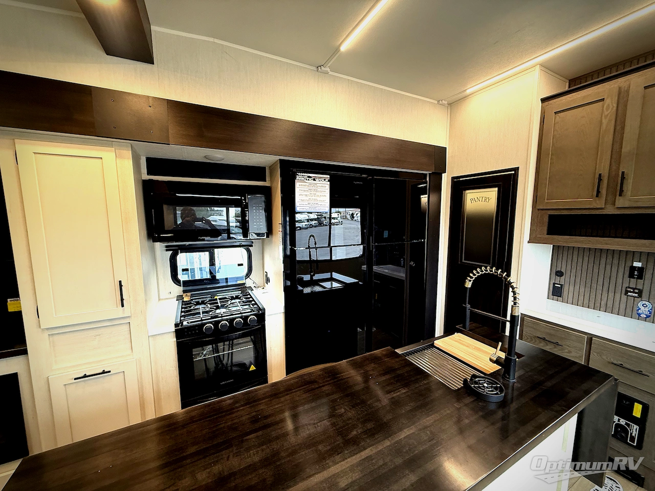 2026 Forest River Cherokee Arctic Wolf 38LEAH.G Photo 12