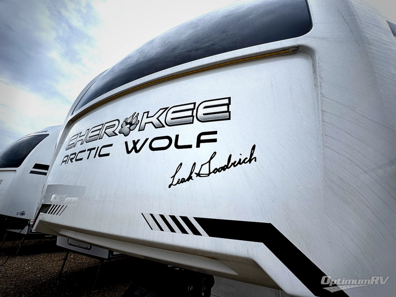 2026 Forest River Cherokee Arctic Wolf 38LEAH.G Photo 2