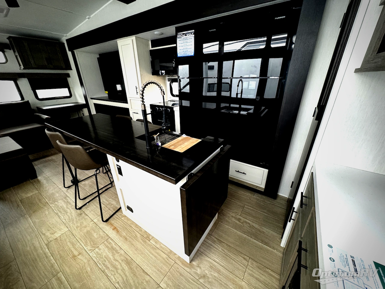 2026 Forest River Cherokee Arctic Wolf 38LEAH.G Photo 9