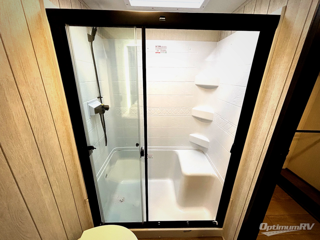 2026 Forest River Cherokee Arctic Wolf 38LEAH.G Photo 11