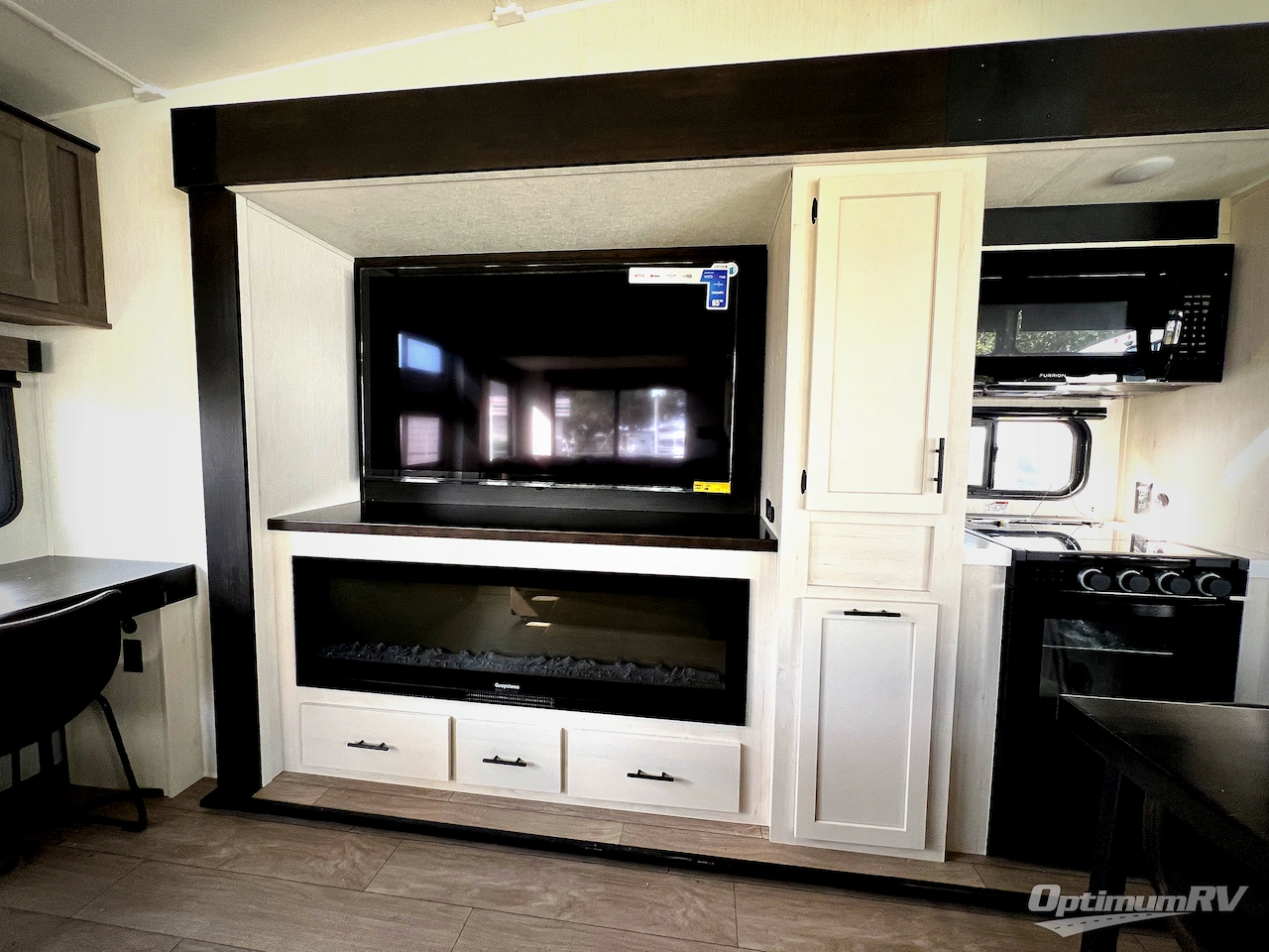 2026 Forest River Cherokee Arctic Wolf 38LEAH.G Photo 9