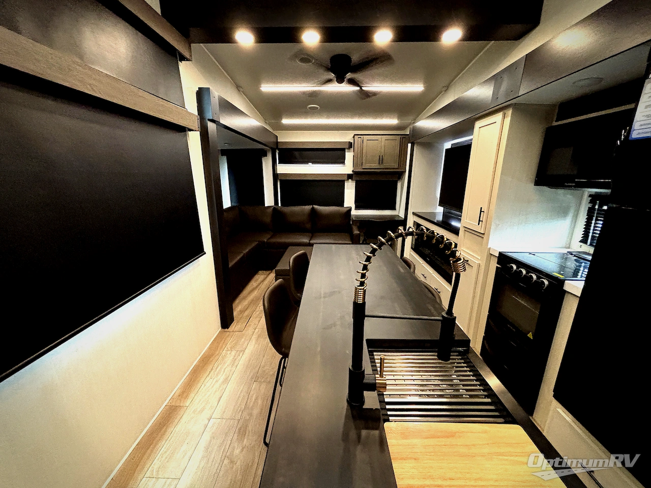 2026 Forest River Cherokee Arctic Wolf 38LEAH.G Photo 4