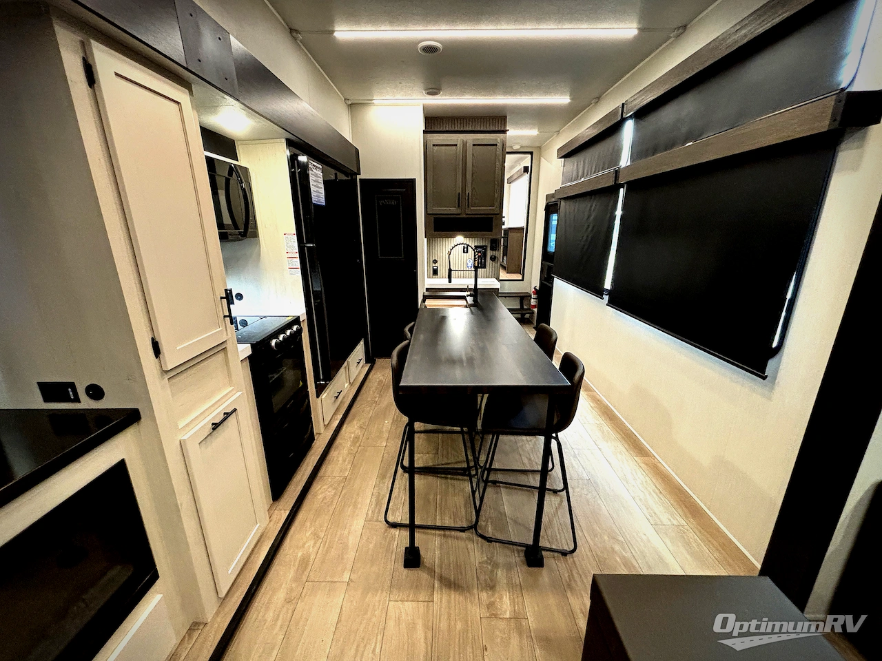 2026 Forest River Cherokee Arctic Wolf 38LEAH.G Photo 5