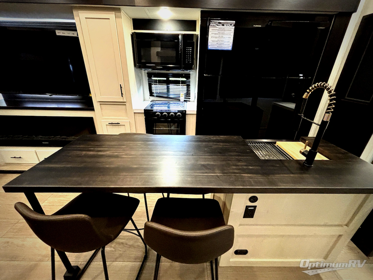 2026 Forest River Cherokee Arctic Wolf 38LEAH.G Photo 6