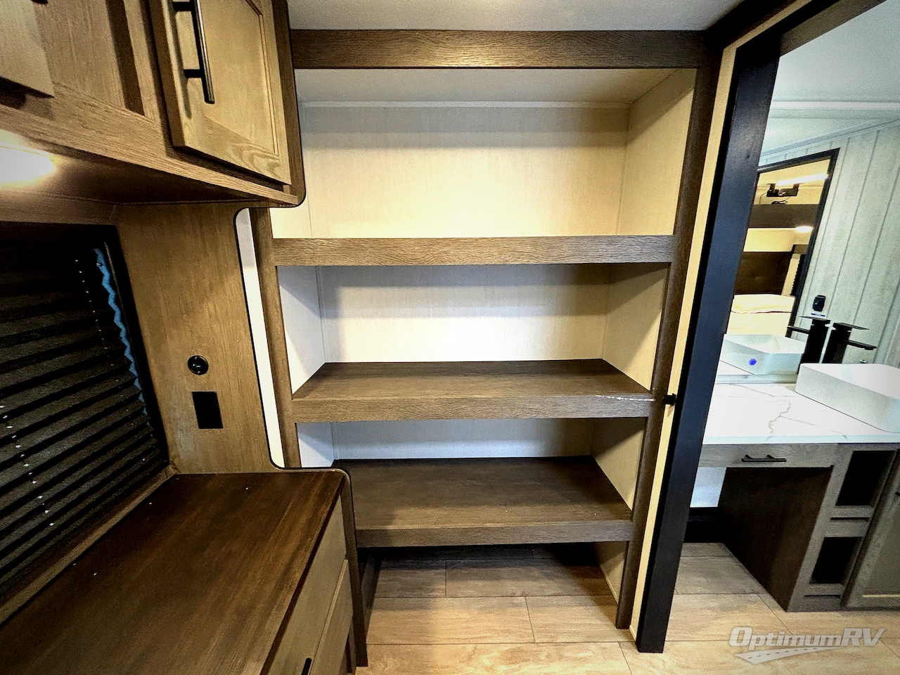 2026 Forest River Cherokee Arctic Wolf 38LEAH.G Photo 10