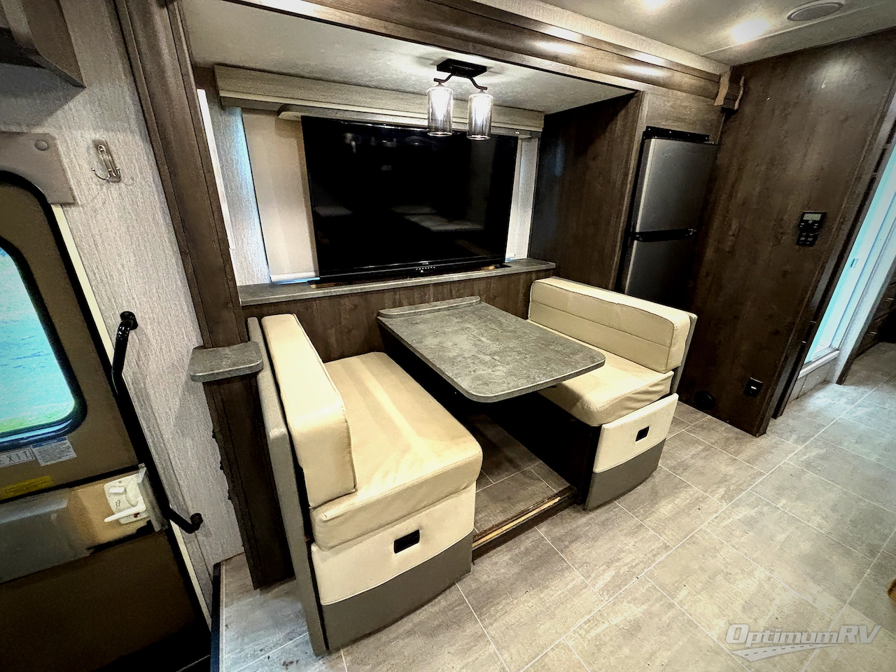 2022 Coachmen Mirada 315KS Photo 10