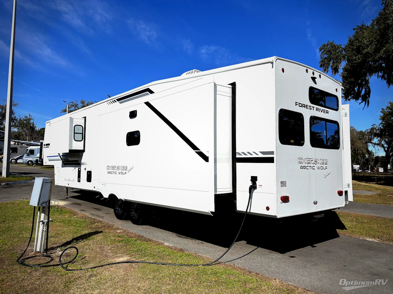 2026 Forest River Cherokee Arctic Wolf 38LEAH.G Photo 3