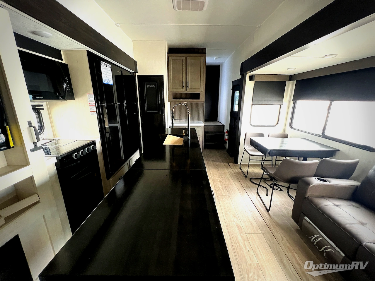 2026 Forest River Cherokee Arctic Wolf 38DST Photo 5